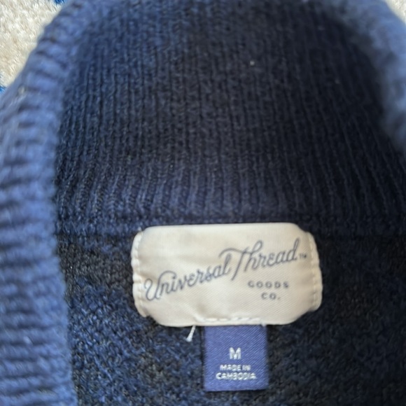 Universal Thread sweater - Picture 2 of 2